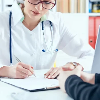 Artykuł: Rola lekarza medycyny pracy w badaniach profilaktycznych – więcej niż tylko „zdolny do pracy”